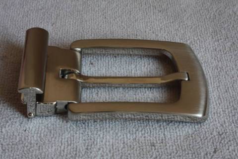 Anzug G&uuml;rtelschliessen 30 mm 006 - Bild: A2