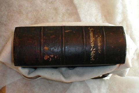 Bibelrestauration - Bild: A1