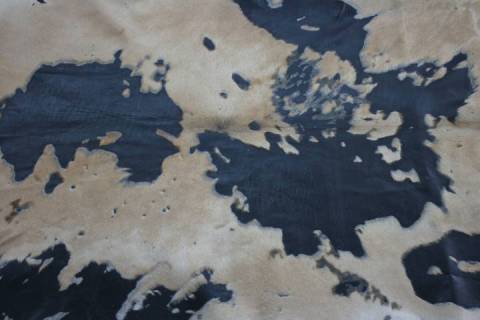 Unikat - Kalbfelle - Taurus - Bild: Beige-Schwarz