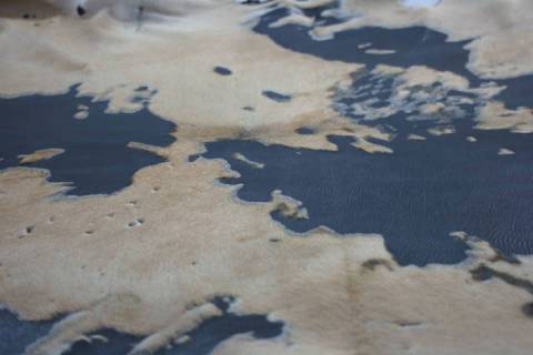 Unikat - Kalbfelle - Taurus - Bild: Beige-Schwarz2