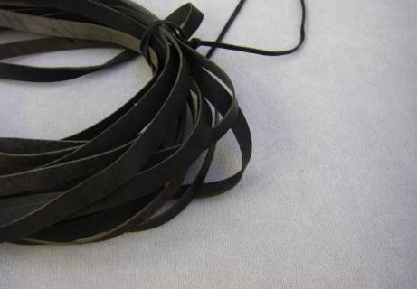 10 Meter Flechtriemen - Flachb&auml;nder - K&auml;nguruleder - Schwarz 10 mm - Bild: A1