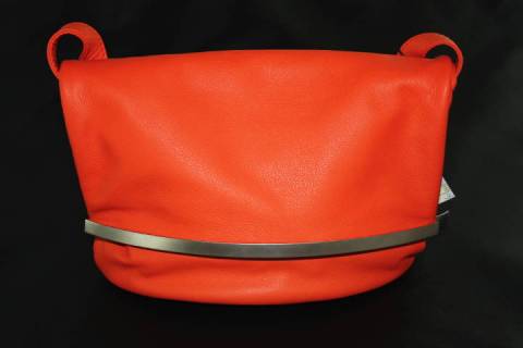 Lederhantaschen mit Zierb&uuml;gelverschluss - Bild: A1