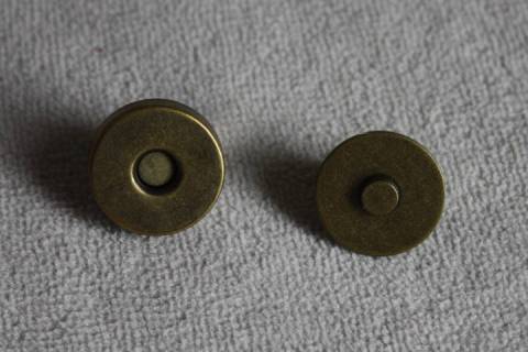 10 Magnetverschl&uuml;sse 18 mm Altmessing 170 - Bild: A2