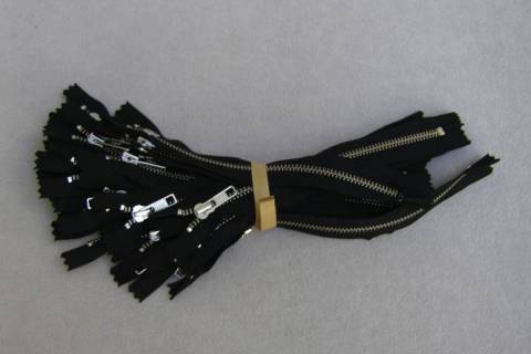 Rei&szlig;verschluss - Metallrei&szlig;verschl&uuml;&szlig;e - Bild: A3