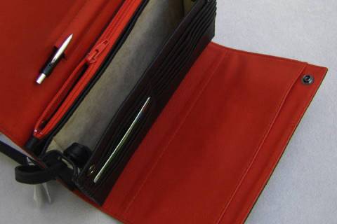 Olbrish b - Organizer Knut - Schwarz - Rot - Bild: A4