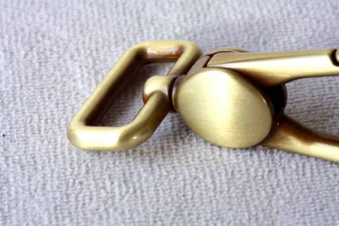 Karabinerhaken - 25 mm - Altmessing - 356 - Bild: A3