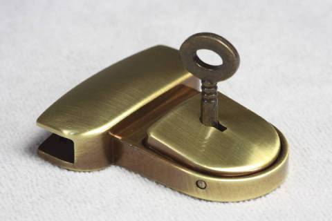 Rucksackverschl&uuml;sse - Taschenschl&ouml;sser - Altmessing 122 - Bild: a4